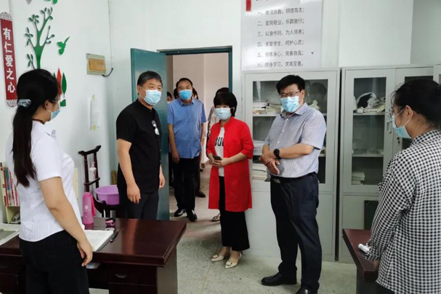 河南省教育厅领导到邓州市北京路督导秋季开学疫情防控等工作