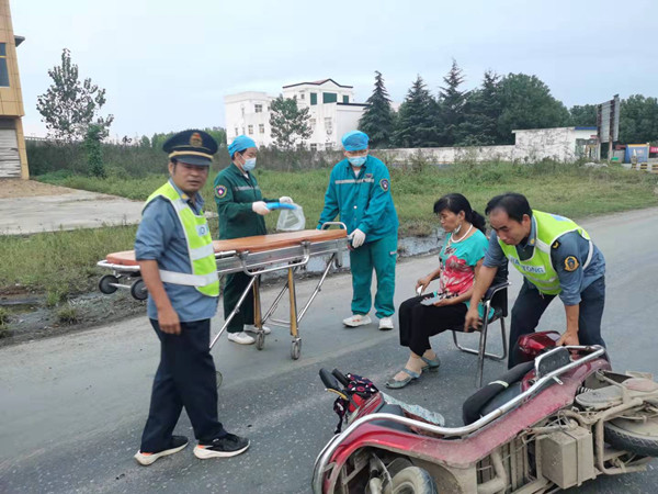 邓州市交通运输局执法所救助受伤人员获