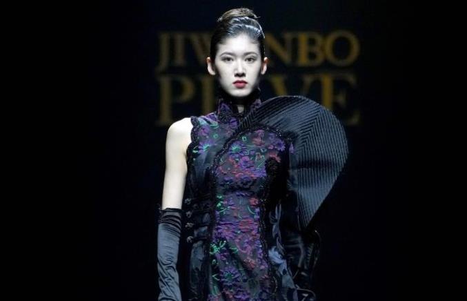 中国国际时装周|“JIWENBO PRIVE·计文波”时装发布举行