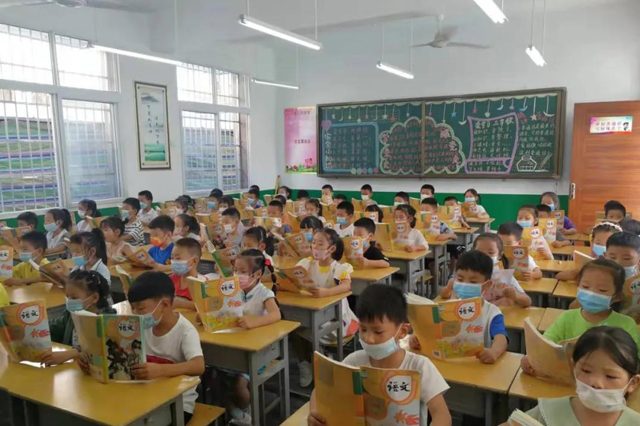邓州市城区六小新生入学课：培养好习惯 开启新征程