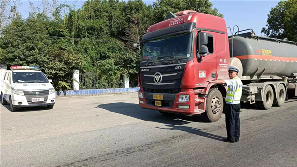 新野县交警大队:“五增五减”强化道路交通安全管理