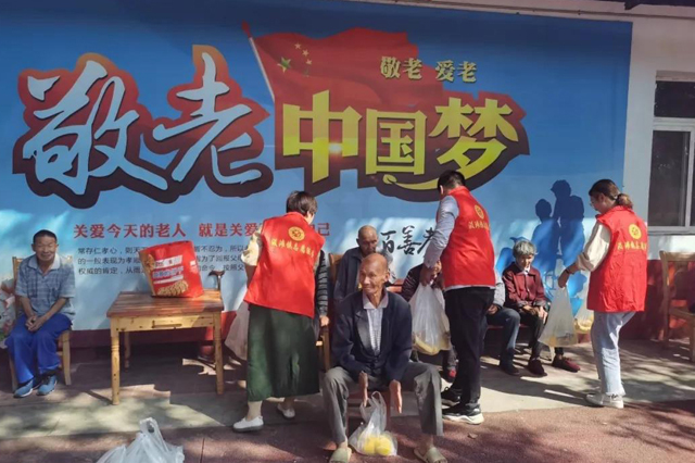 邓州市汲滩镇开展中秋节慰问敬老院老人活动