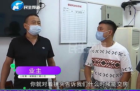 郑州上街第一城雅园三期：买房子三年，却迟迟不交房？业主：大门还是个坑 