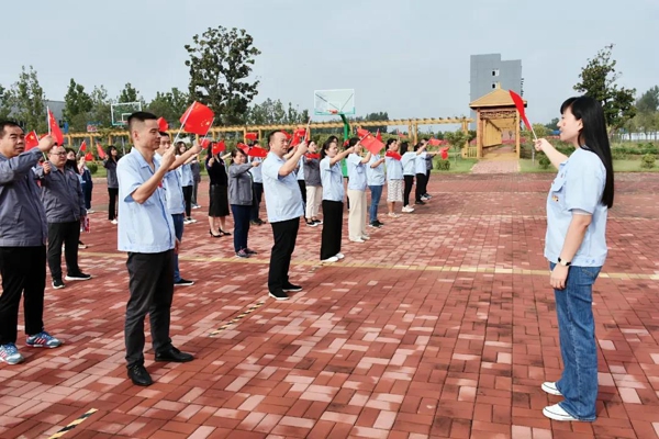 金星集团举行升旗暨“我和我的祖国”祝福签名仪式