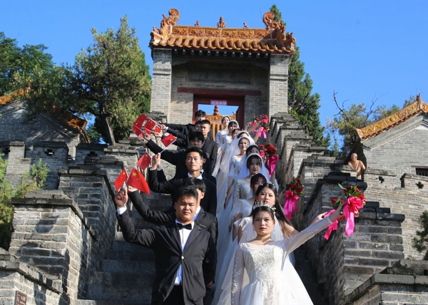 沐百年党风、许一世情缘——鹿邑县举行第六届集体婚礼
