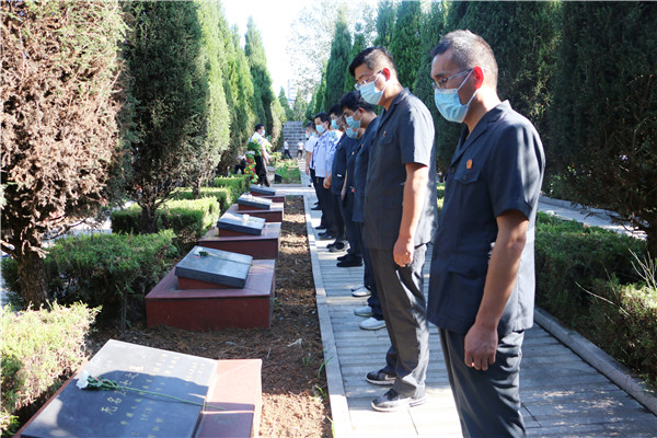 西峡县法院：缅怀革命先烈 致敬人民英雄