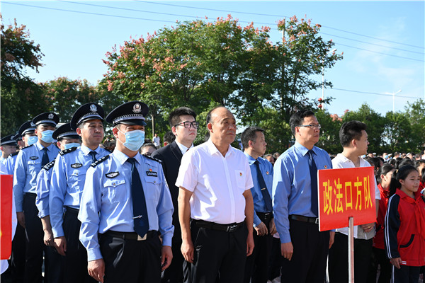 唐河县法院组织干警参加烈士纪念日公祭活动