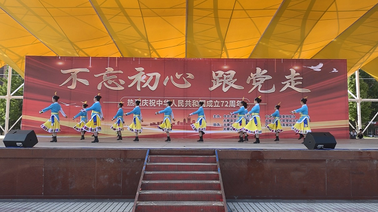 太康县文化艺术志愿者开展庆祝中华人民共和国成立72周年文艺汇演活动