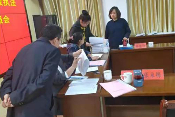 河南省司法厅行政执法责任制示范点验收组莅临邓州市检查验收