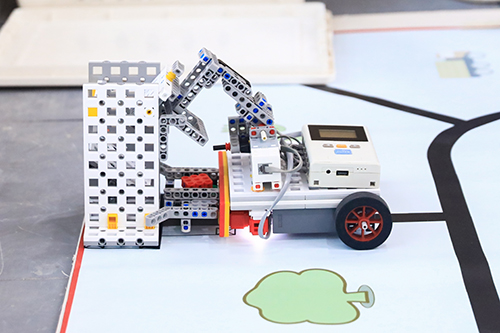 “奔跑吧少年”WER2021世界教育机器人•中国国际公开赛在郑州举行