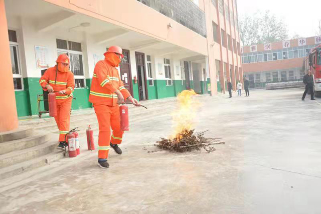 邓州市龙堰乡一初中举行2021消防综合应急演练