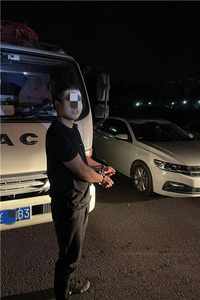 俩月作案百余起，郑州二七警方抓获一名砸车玻璃盗窃“惯犯”