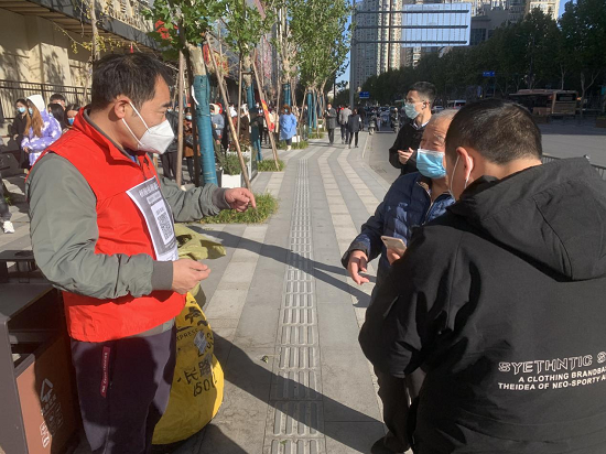 郑州市管城回族区北下街街道新的社会阶层人士助力核酸检测工作