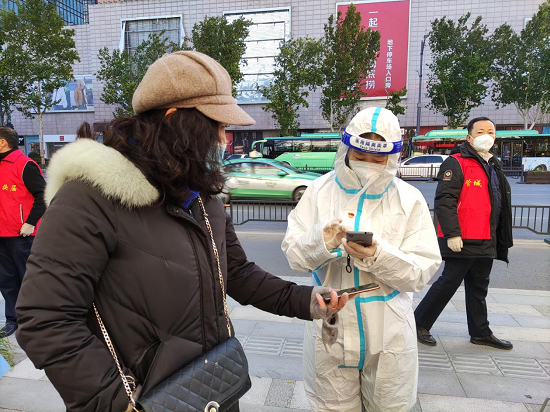 郑州市管城回族区北下街街道新的社会阶层人士助力核酸检测工作