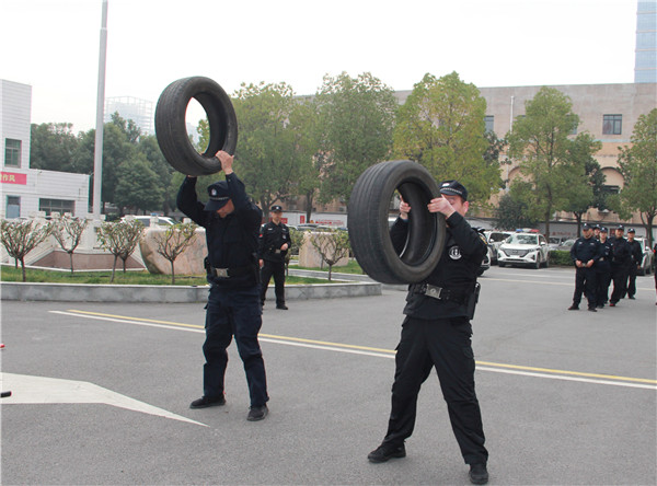 南阳中院对卧龙区法院司法警察大队进行年终考核