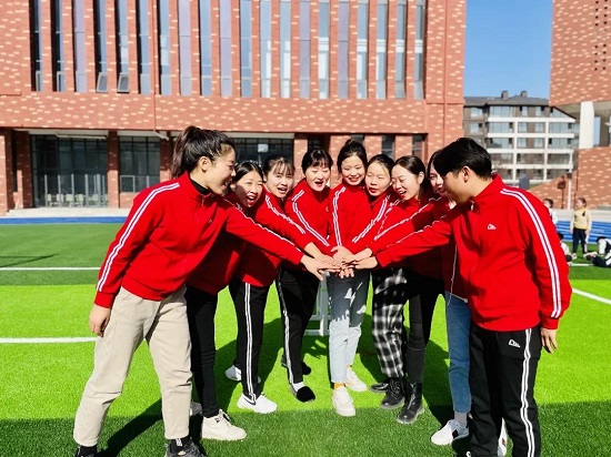 凝心聚力 快乐运动 郑东新区龙腾小学举行教职工趣味乒乓球接力赛