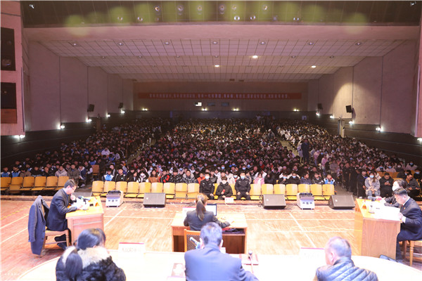 内乡县法院:巡回审判进校园 以案说法“零距离”