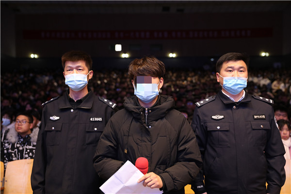 内乡县法院:巡回审判进校园 以案说法“零距离”