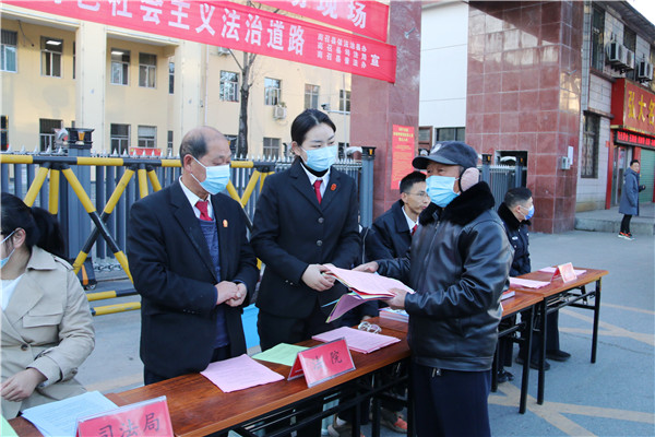 南召县法院开展“12.4宪法宣传日”活动
