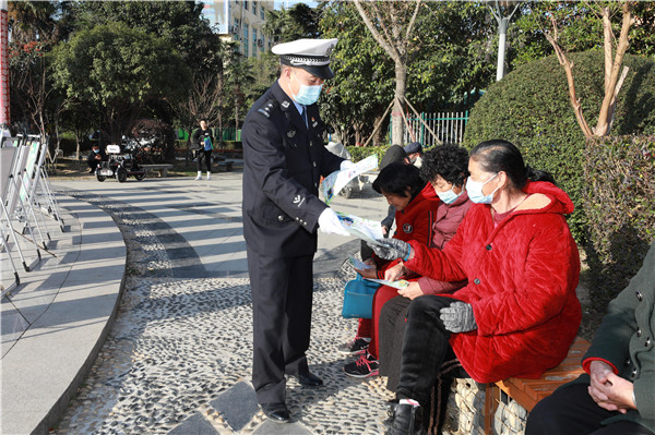 邓州市举行“122”全国交通安全日主题宣传活动