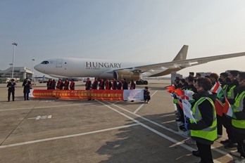 越飞越广！匈牙利第一架政府货机首飞中国 成功直航郑州机场