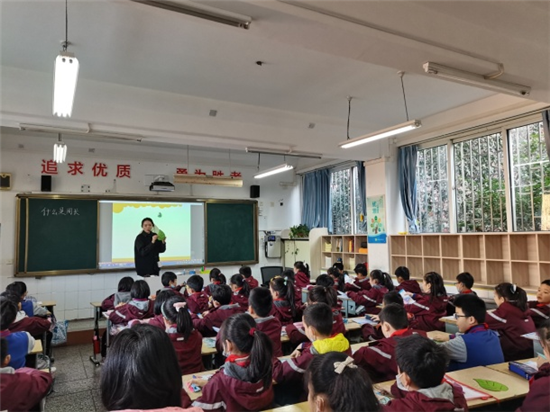 郑州市优胜路小学：同课异构 邀约教研促成长