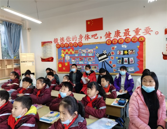 郑州市优胜路小学：同课异构 邀约教研促成长