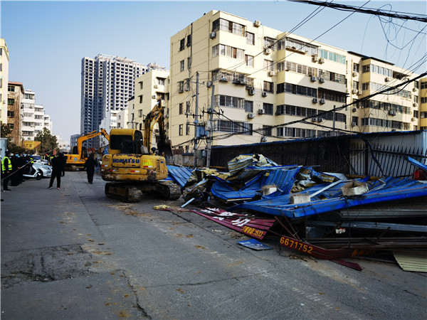 依法拆除 还路于民——宛城区汉冶街道依法拆除范蠡路鸭电小区对面约500平米违法建筑