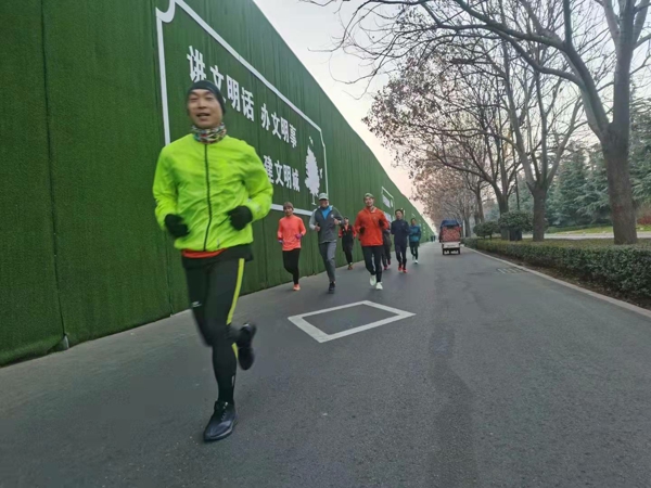 “虎”力全开 跑步迎新 2022年洛阳市线上元旦长跑暨半程马拉松赛今日开跑