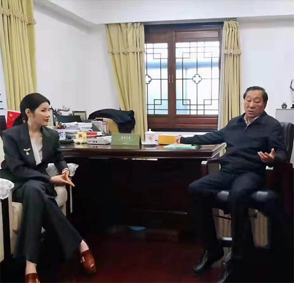 敏涵带领全民<span class=