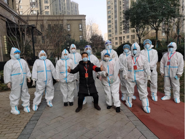 助力疫情防控 郑州高新区石佛办事处香榭园二号楼志愿者在行动    