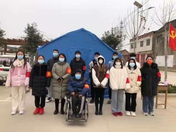 杞县高阳镇团城村：10余名返乡大学生 助力家乡疫情防控