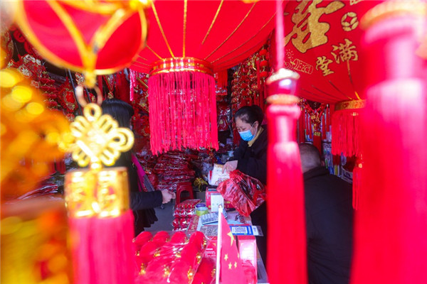 河南光山：买年货 红红火火迎新年