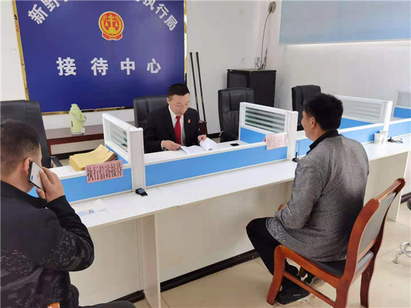 喜报！新野县法院执行局副局长吴瑞峰法官被评为“感动新野”2021年度人物