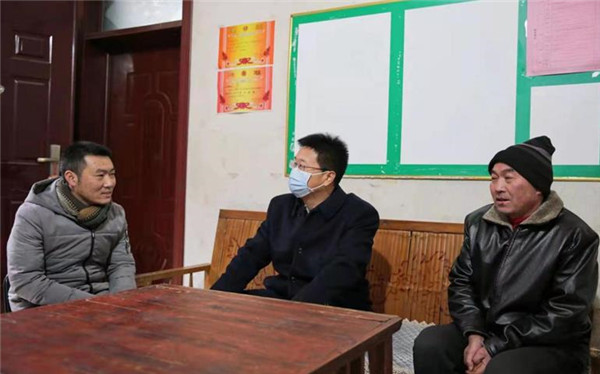 南阳市委常委、常务副市长薄学斌到唐河县走访慰问脱贫群众