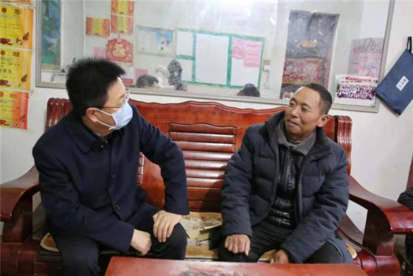 南阳市委常委、常务副市长薄学斌到唐河县走访慰问脱贫群众