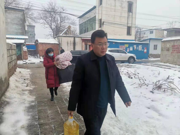 唐河县文峰街道：风雪无阻送温暖 访贫问苦显真情