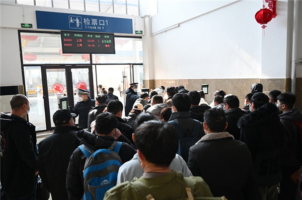 务工返岗正当时！中国铁路郑州局集团有限公司兰考车站迎来返程高峰
