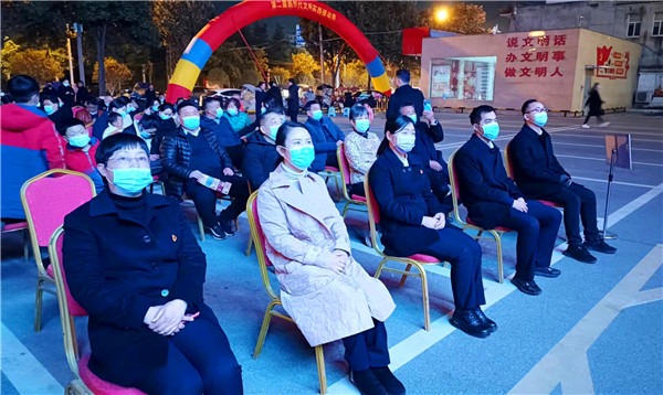 邓州农商银行开展“新时代文明实践推动周”红色观影活动