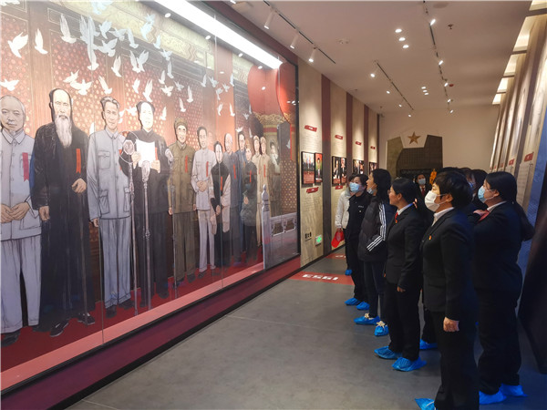 以党建引领巾帼红——方城县法院组织女干警开展“参观红色教育基地”主题活动