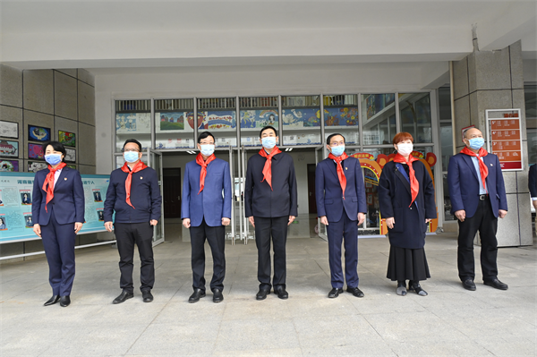 “弘扬雷锋精神，践行榜样力量” ——雷锋塑像在河南省实验小学落成暨新时代少年雷锋团成立仪式