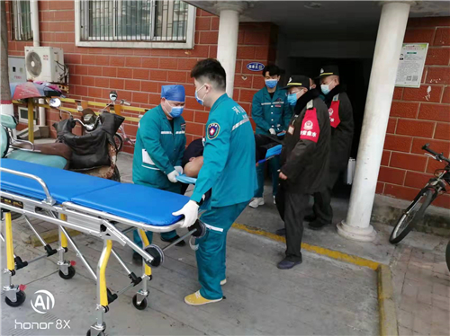 八旬老人突发疾病求助郑州巡防队员，经抢救转危为安