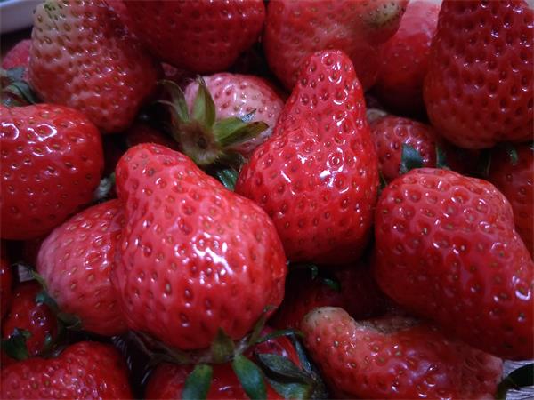 草莓清洗、食用、保存，照着这些做就“莓”问题