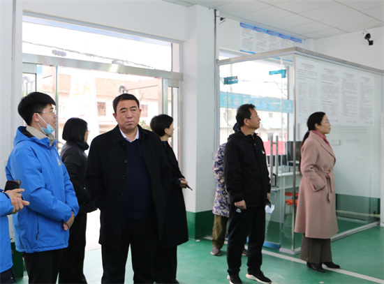 河南省绿色食品发展中心领导到小蓝帽增产药品牌店考察