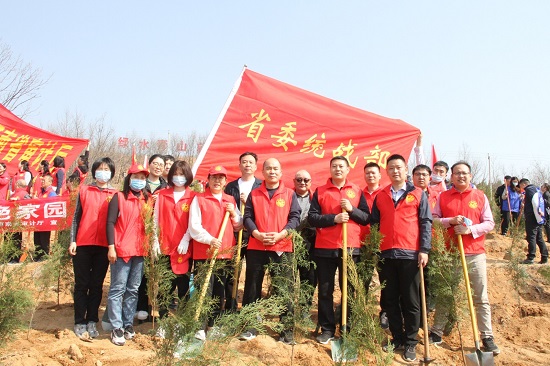 河南省委統戰部開展義務植樹活動