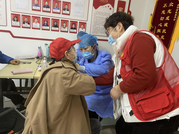 郑州高新区石佛办事处欢河村：打通疫苗接种“最后一公里” 让老年群体感受“速度”与“温度”