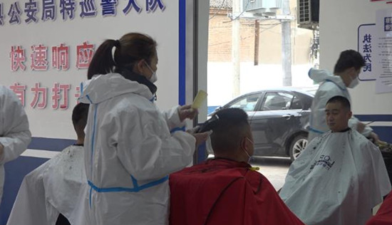 太康县：一名理发师的抗疫情结