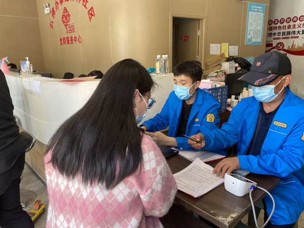 郑州高新区石佛办事处育林社区开展“疫苗接种 便民服务”活动