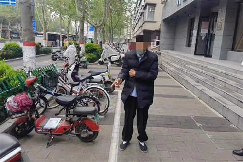 郑州一88岁老人两天偷了三辆车，再要出手时被警方擒获