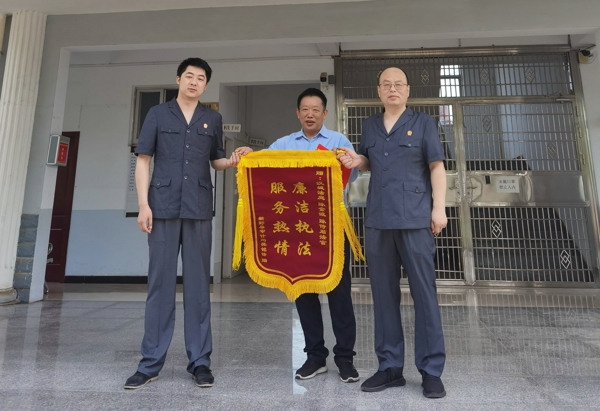 新野县法院：十年货款 两天追回